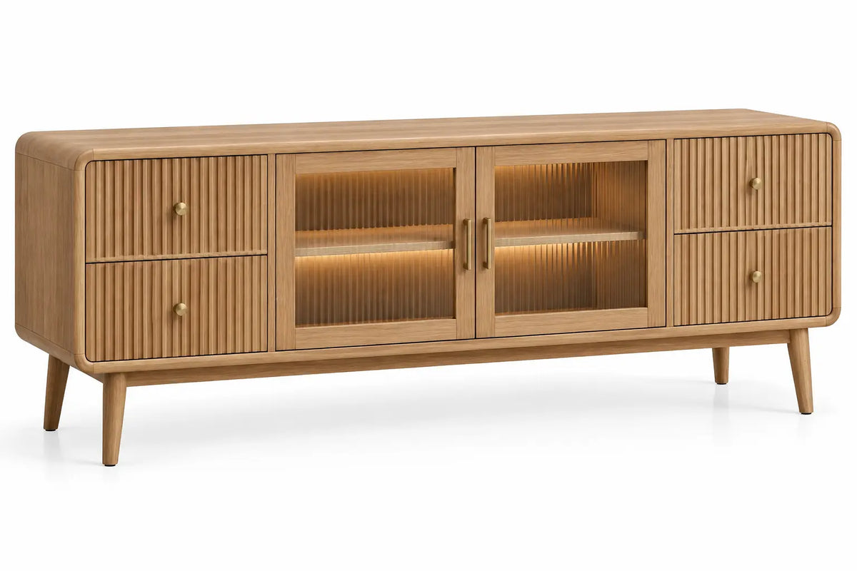 Mueble bajo para televisión con detalles de líneas verticales y puertas acristaladas, marrón